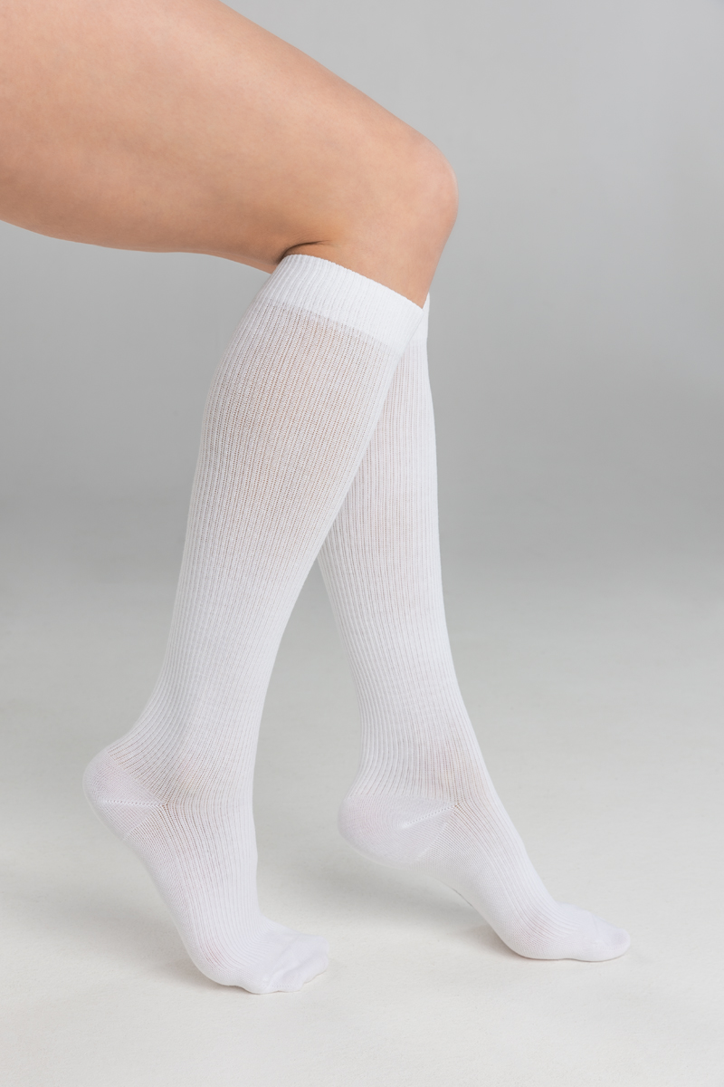 Medicīniskās kompresijas pusgarās zeķes Cotton Comfort, Modelis AD204 –  I kompresijas klase 18-21 mm Hg